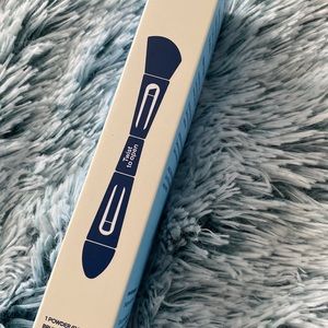 ‘Multi-tasker’ 4-in1 makeup brush